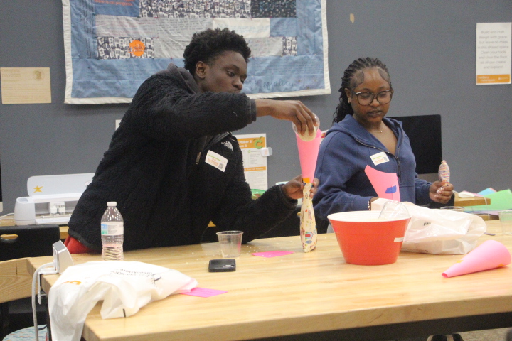 Students visit a tabling event at Big Orange STEM Saturday, March 28, 2026. Students create reusable rice packs in the Medbery Makerspace.