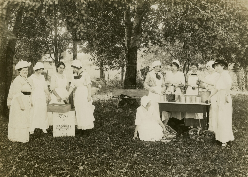 Karns High School canning club, 1914