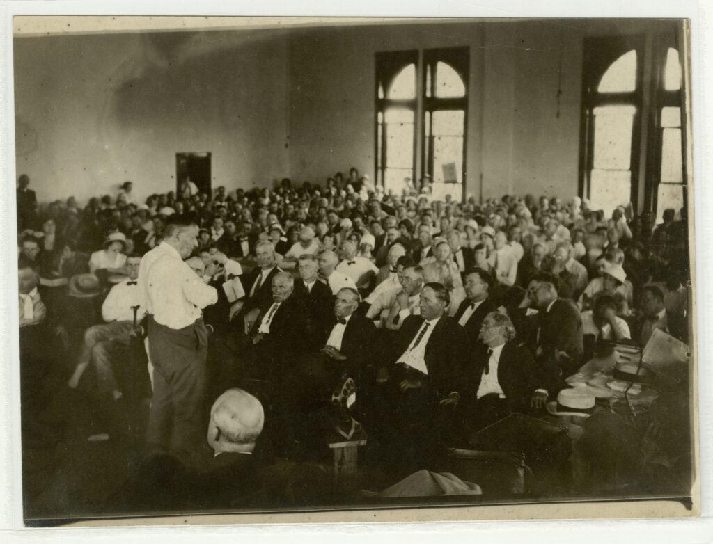 Clarence Darrow addressing the jury